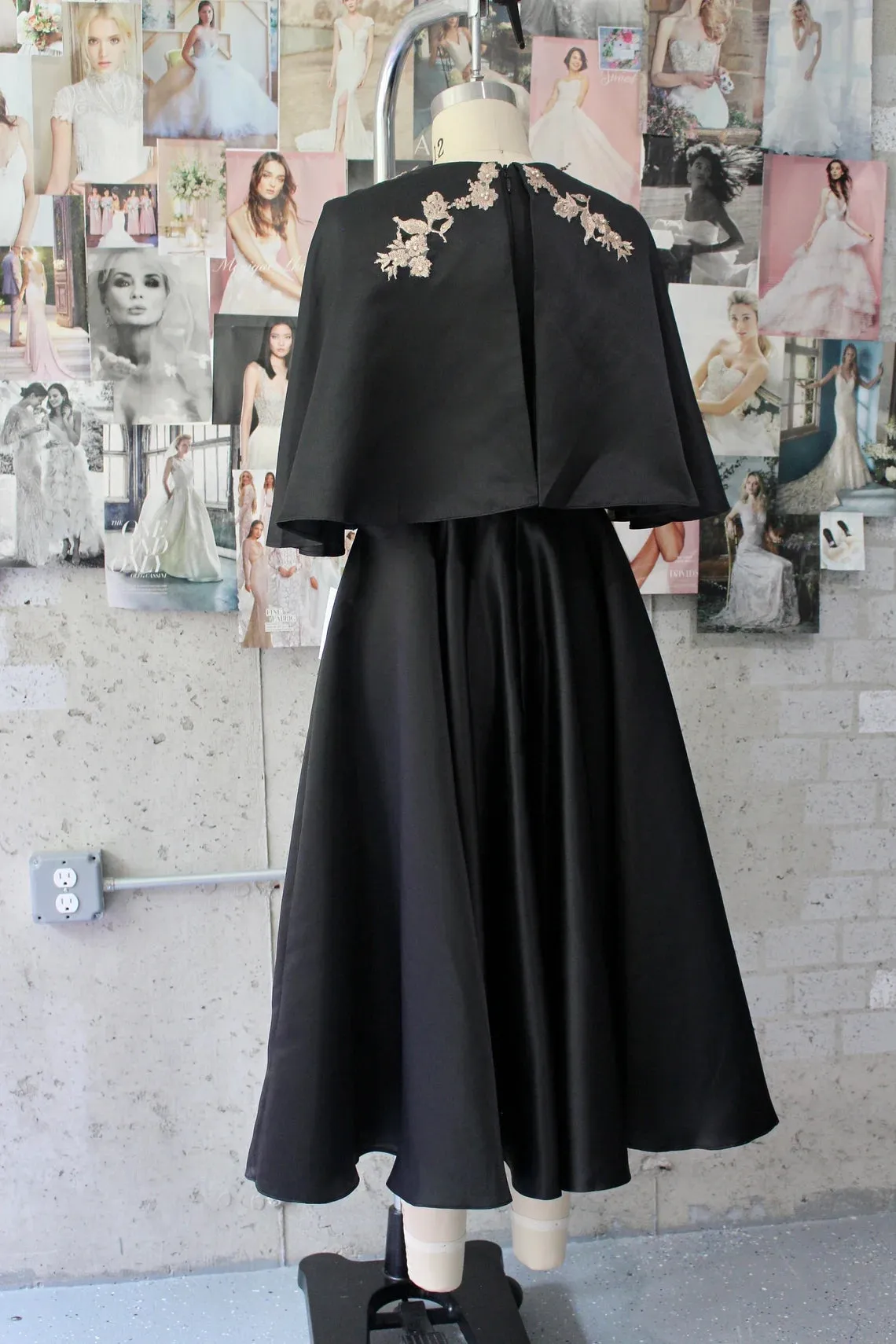 Black and Gold Satin A-Line Mother of the Bride/Groom Gown Cocktail Dresses
